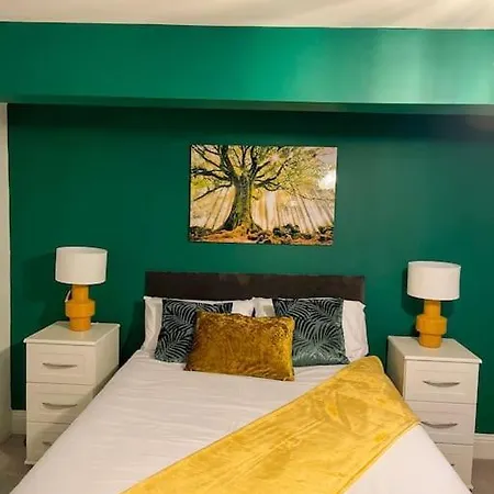 - Seafront, 6 Bedrooms, Short * Redcar