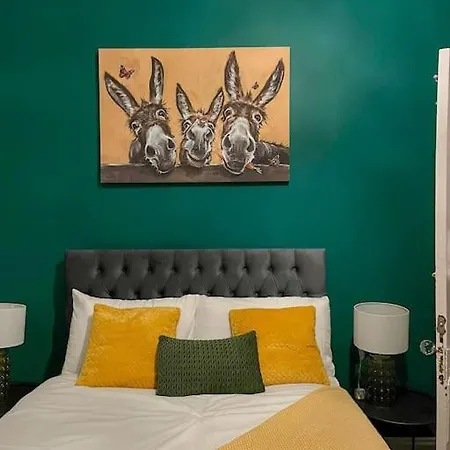 - Seafront, 6 Bedrooms, Short *