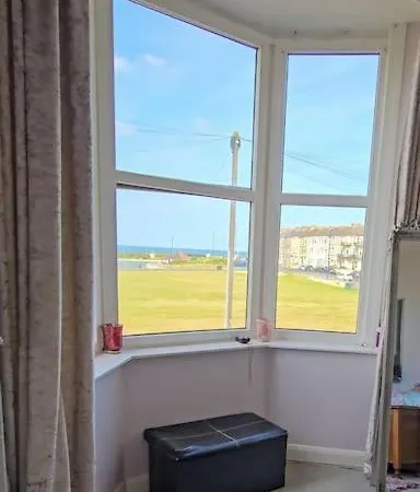 - Seafront, 6 Bedrooms, Short * Redcar