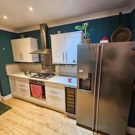 - Seafront, 6 Bedrooms, Short Apartament *