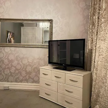 - Seafront, 6 Bedrooms, Short Redcar