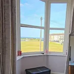 - Seafront, 6 Bedrooms, Short * Redcar
